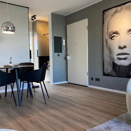 Karls Business H42 Mit Separatem Buero Und Balkon Gera