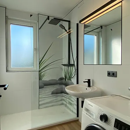 Karls Business H42 Mit Separatem Buero Und Balkon