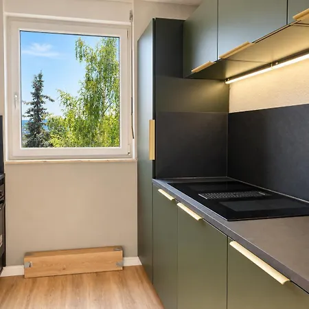 Apartment Karls Business H42 Mit Separatem Büro Und Balkon