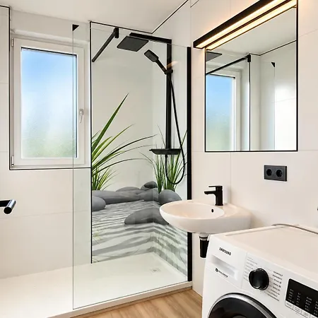 Apartment Karls Business H42 Mit Separatem Büro Und Balkon